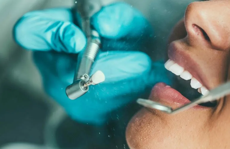 How dental cleanings can detect early signs of oral health issues